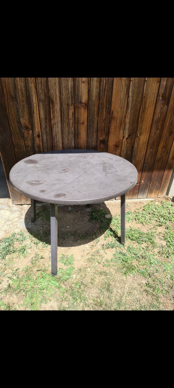 Tables: Tisch rund – D'occasion à Niederlenz par DaveDasWahnsinn