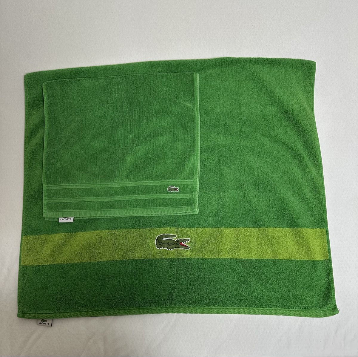 Lacoste Teli da bagno: Lacoste Duschtücher und Handtücher – Usato da Maienfeld venduto da tobeyl2020