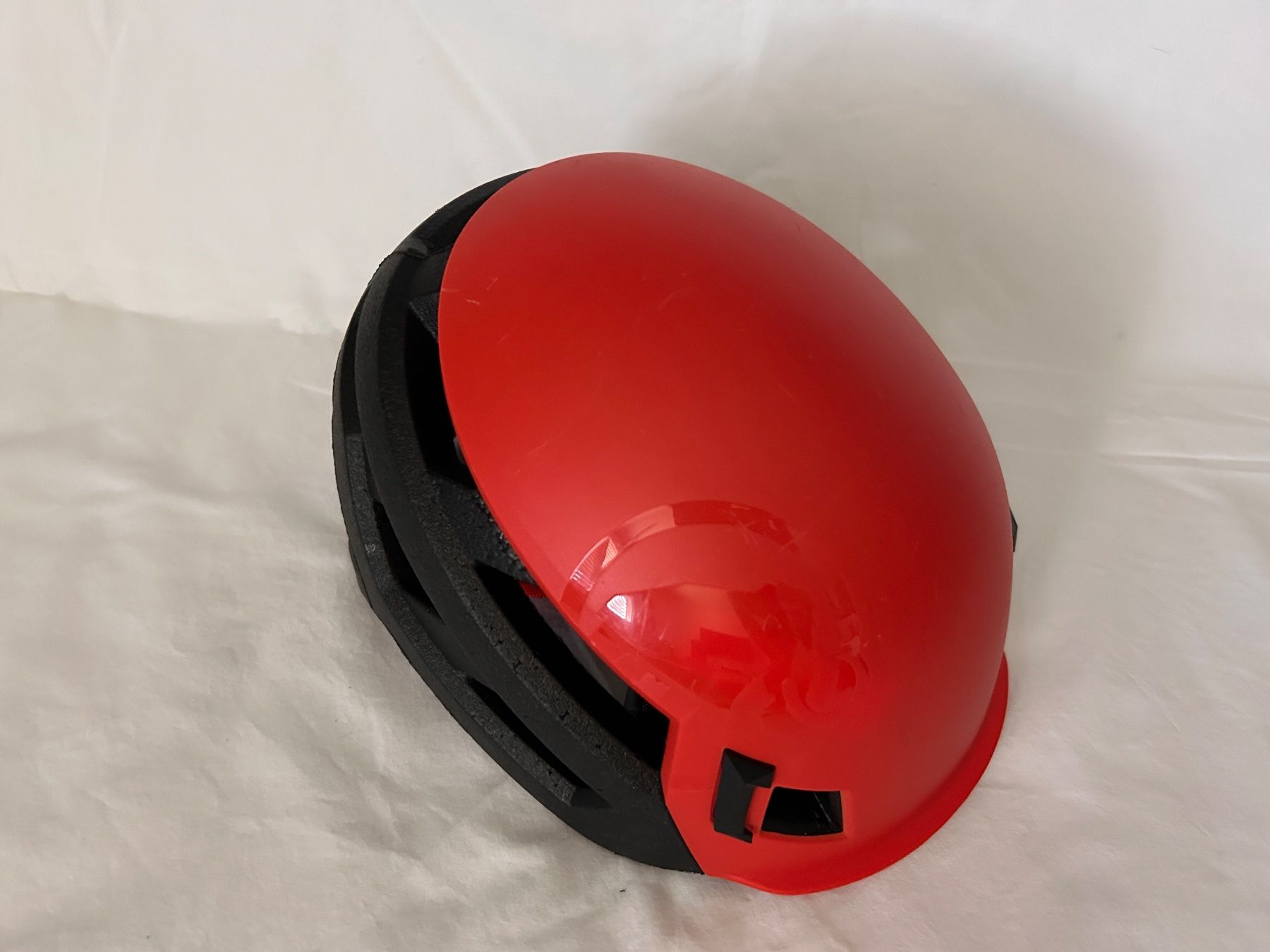 Mammut Caschi: Kletterhelm – Usato da Seengen venduto da sim_8y7g
