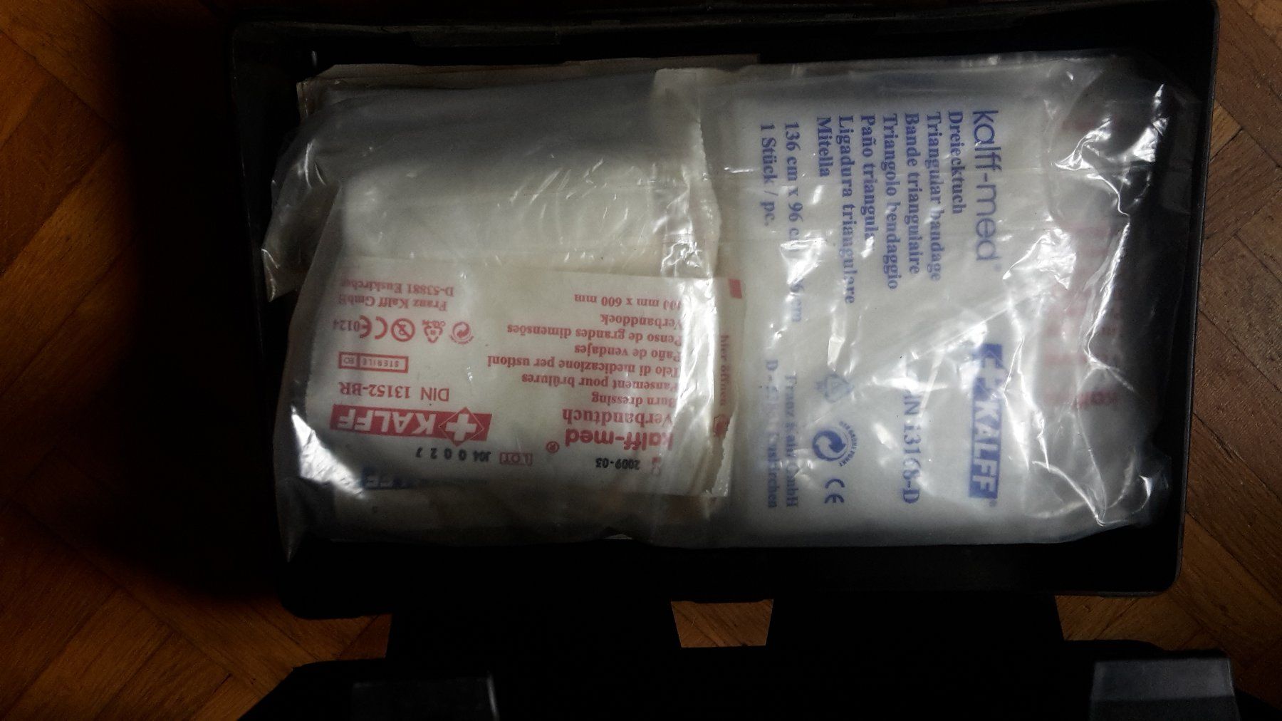 Kit di pronto soccorso: Auto Nothilfeset – Usato da Achseten venduto da Wenggi 1