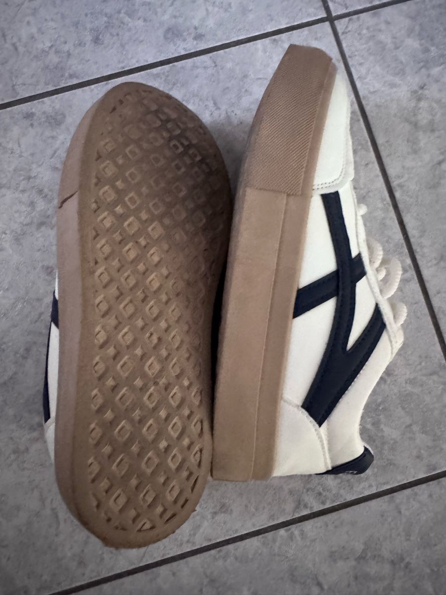 Scarpe da donna: Sneaker Damen weiss dunkelblau  – Usato da Muotathal venduto da mianyc 1