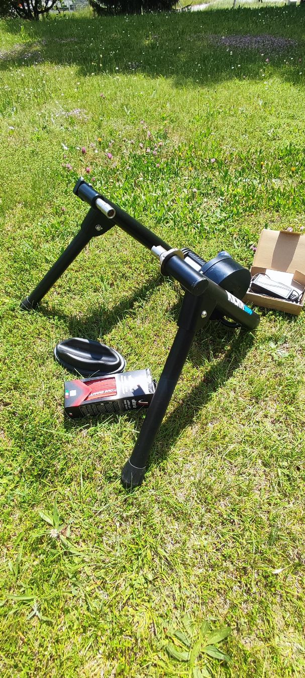 Wahoo Hometrainer: Wahoo KICKR SNAP Rollentrainer inkl. Zubehör – Usato da Trin venduto da luk_jk2t 4