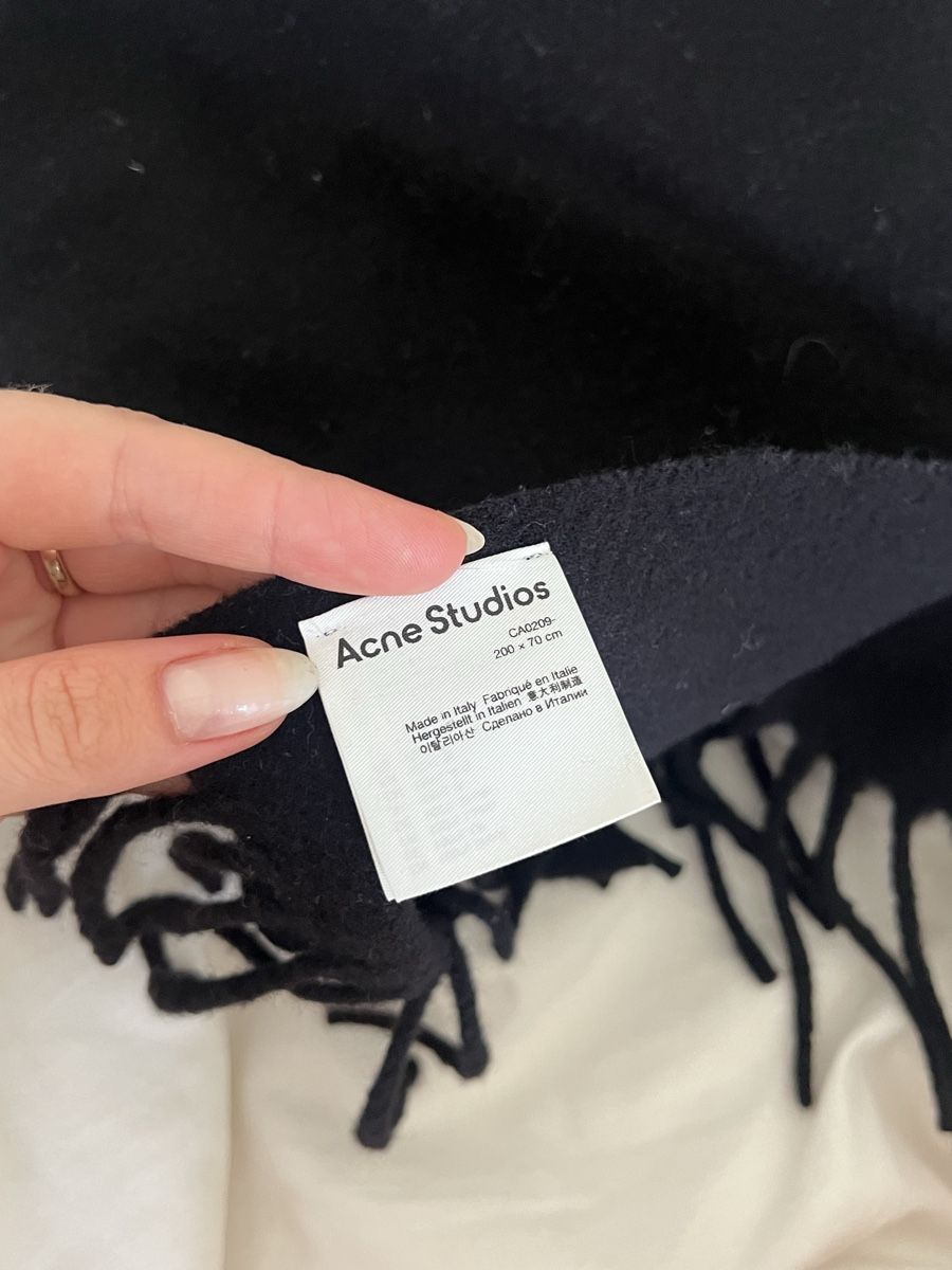 Acne Studios Foulard & Sciarpe: Acne Studios Schal – Usato da Zürich venduto da hannah.liaaa 3