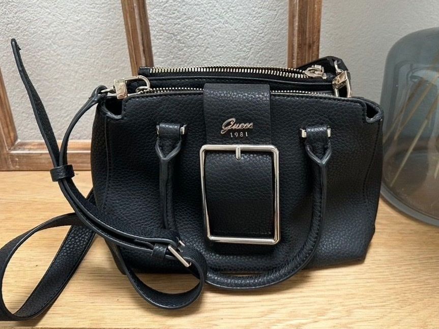 Guess Borse da donna: Sac à main Guess – Nuovo (secondo la descrizione) da Geneveys-Coffrane venduto da sar_rb75