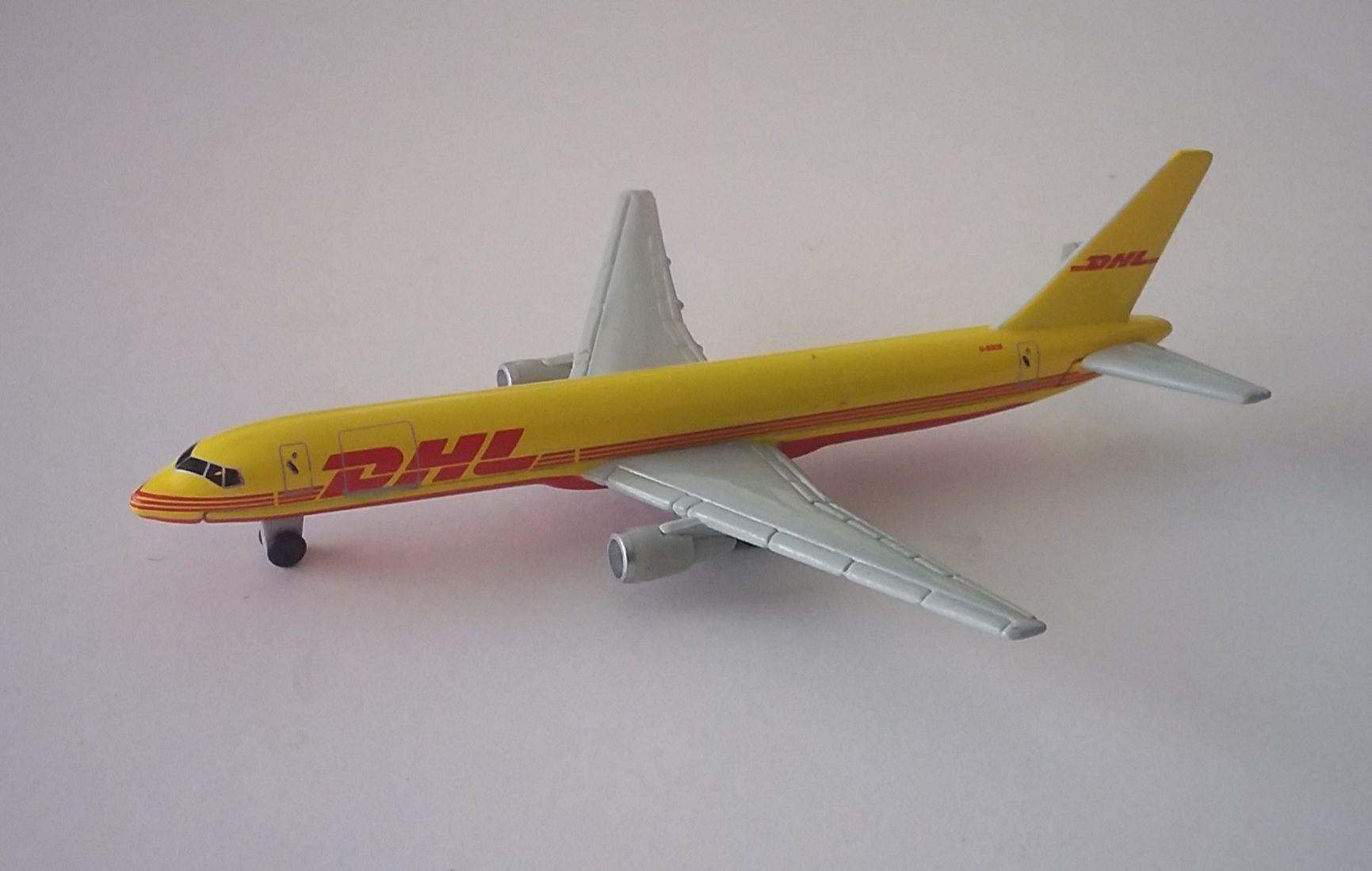 Boeing Modellbausätze & Standmodelle: Flugzeugmodell DHL Boeing 757 mit Originalverpackung – Gebraucht aus Hunzenschwil von rotebaer 2