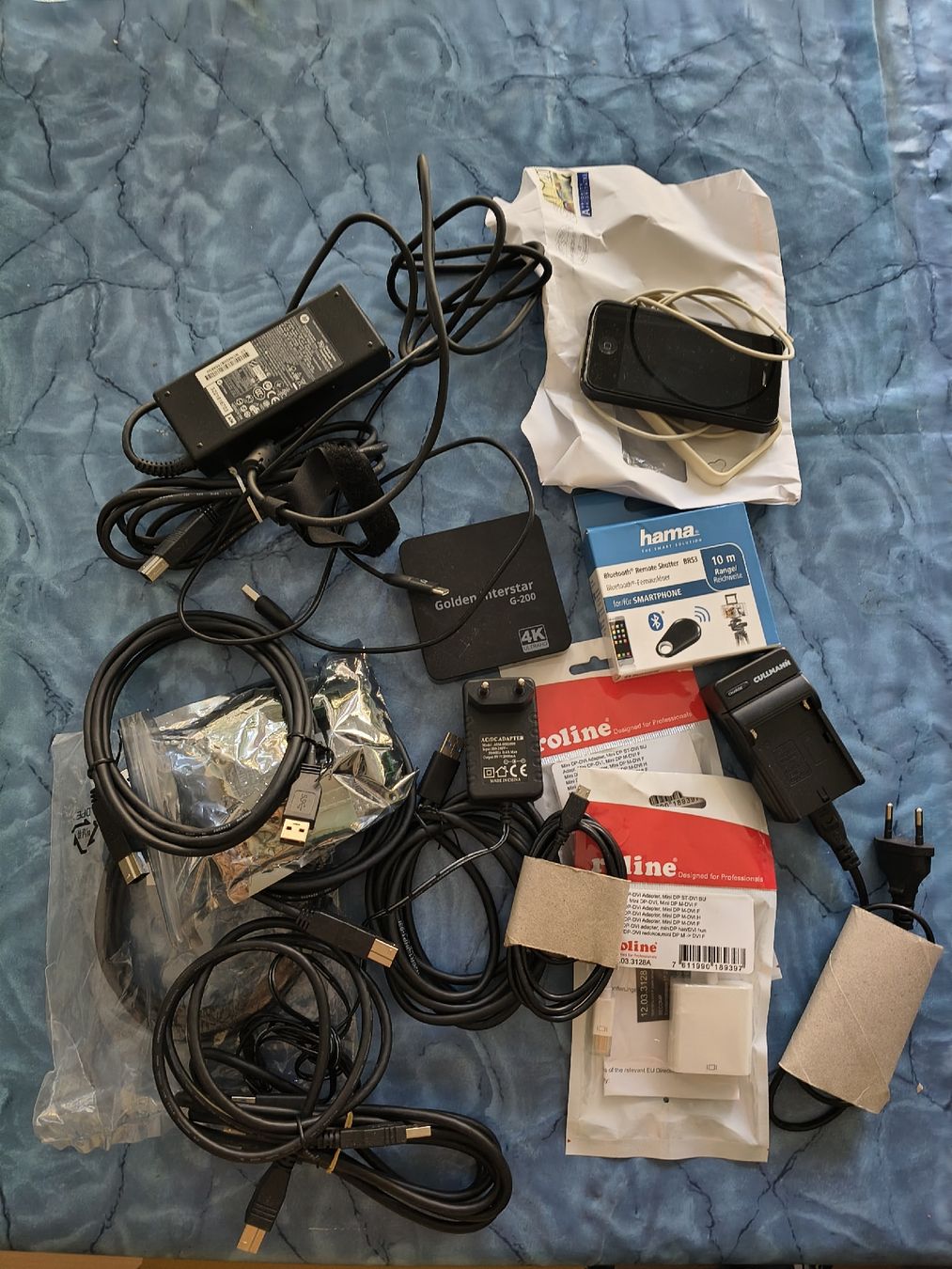 Portables: Electronic Accessories Bundle, Various Brands, Mixed Lot – D'occasion à Zürich par TrainLine