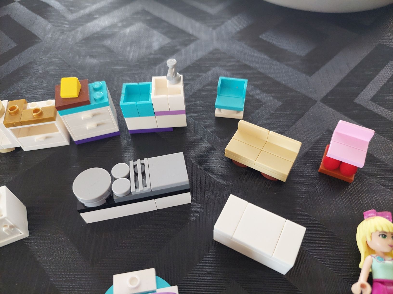Lego Spielzeuge: Div. Lego Friends Möbel und Figur.  – Gebraucht aus Zetzwil von sti_x9xf 5