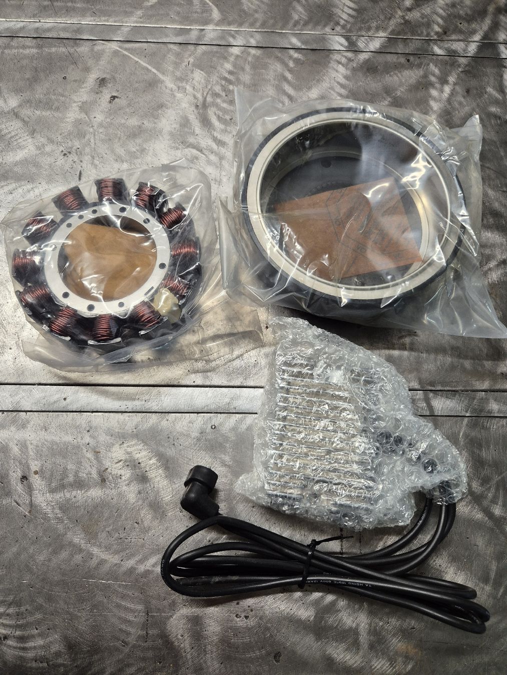 Harley-Davidson Alle Motorradersatzteile: Alternateur/Régulateur Harley-Davidson  – Neu und originalverpackt aus Le Locle von CHEGUA