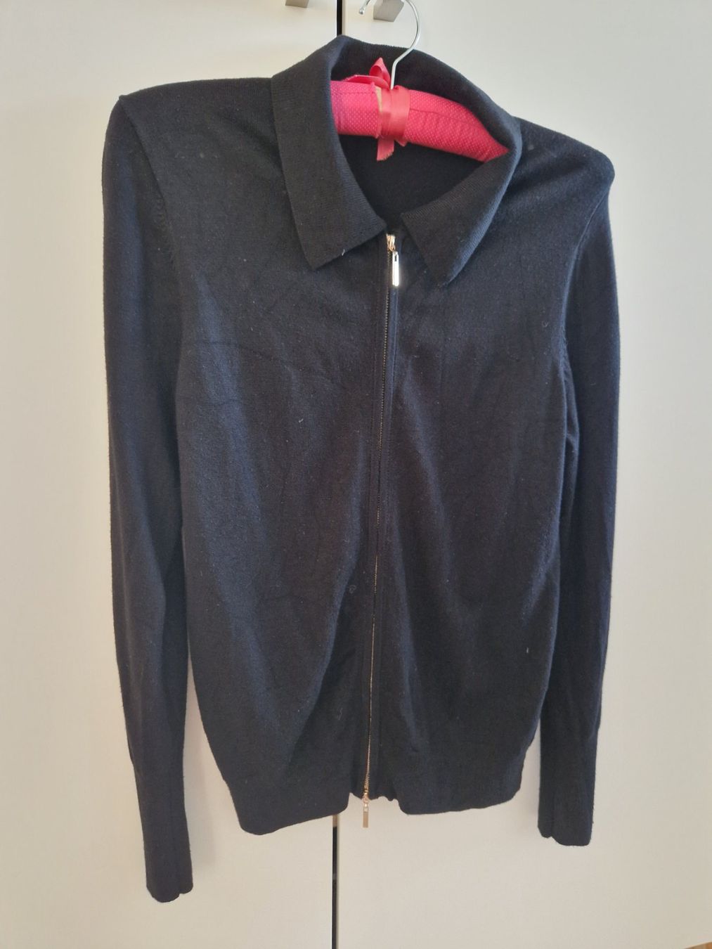 Zara Pullover & Sweatshirts: Zara Strickjacke schwarz Gr. M Reissverschluss – Gebraucht aus Erlinsbach SO von ULIKH