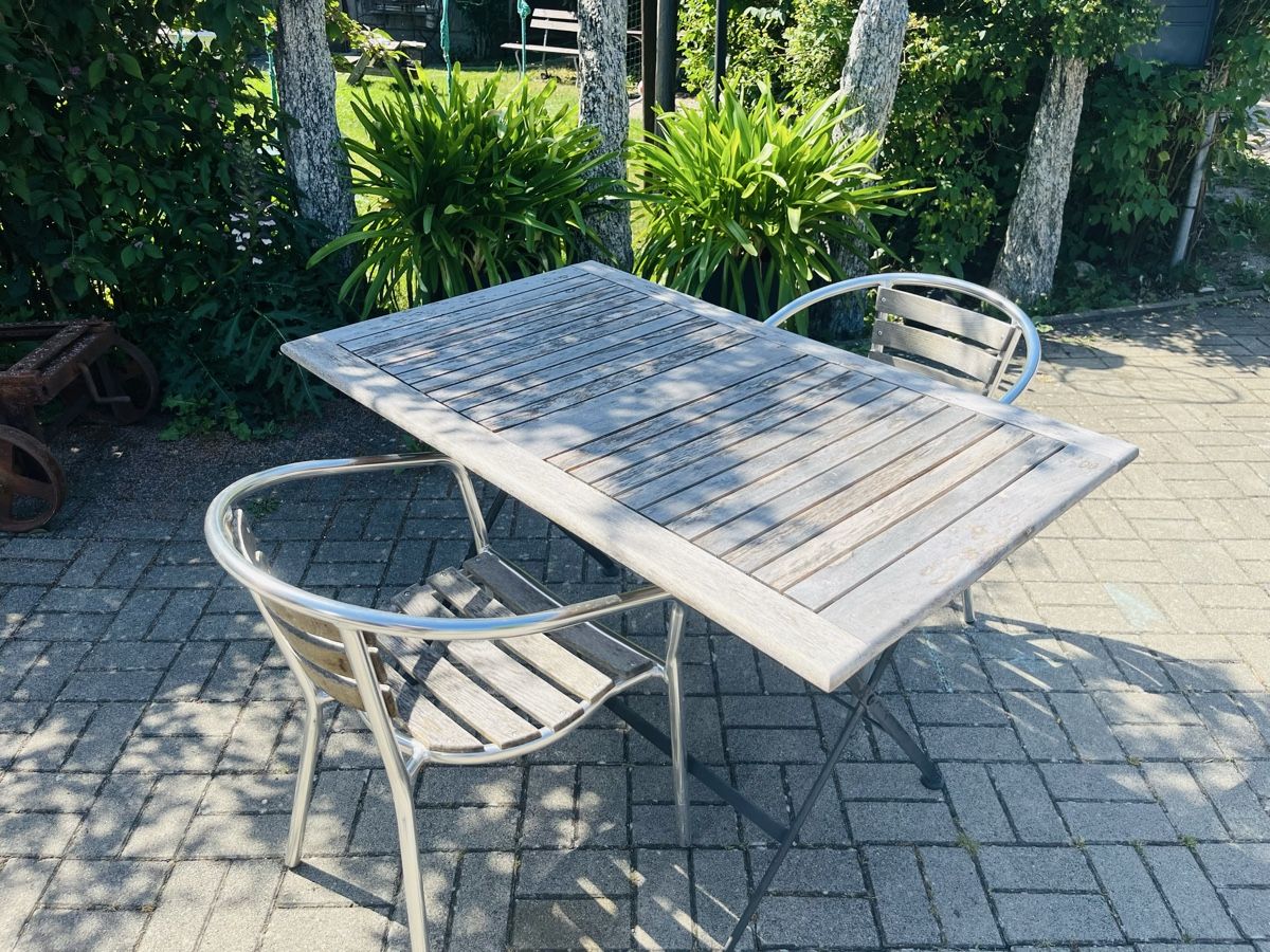 Set di tavolo e panche: Gartentisch mit  2 Stühle Holztisch 150x80 cm – Usato da Heimenhausen venduto da Bufnof
