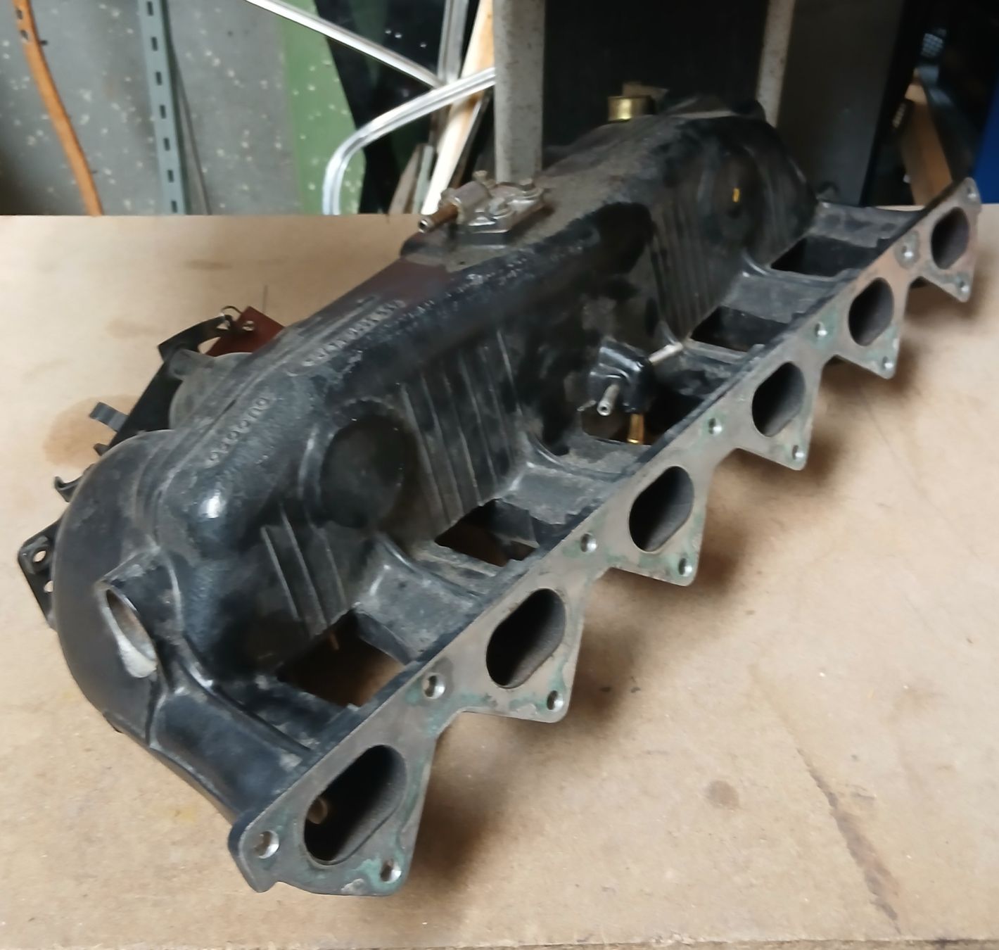 Jaguar Tutti pezzi di ricambio auto: Admission Jaguar XJ40 4.0 – Usato da la heutte venduto da Auto-stock 1