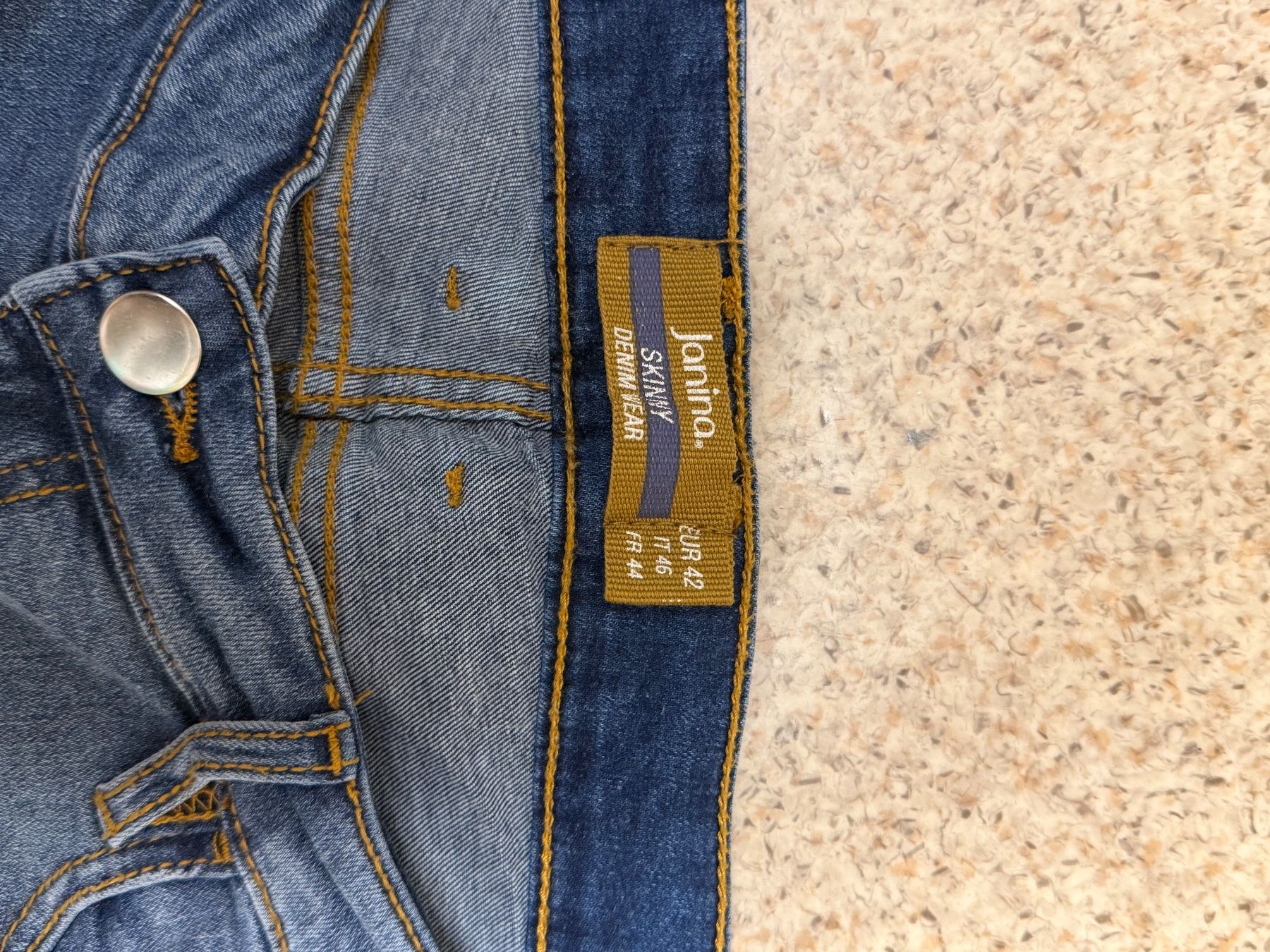 Jeans: Jeans Gr. 42 – Nuovo (secondo la descrizione) da Oeschgen venduto da Mich_elle 1