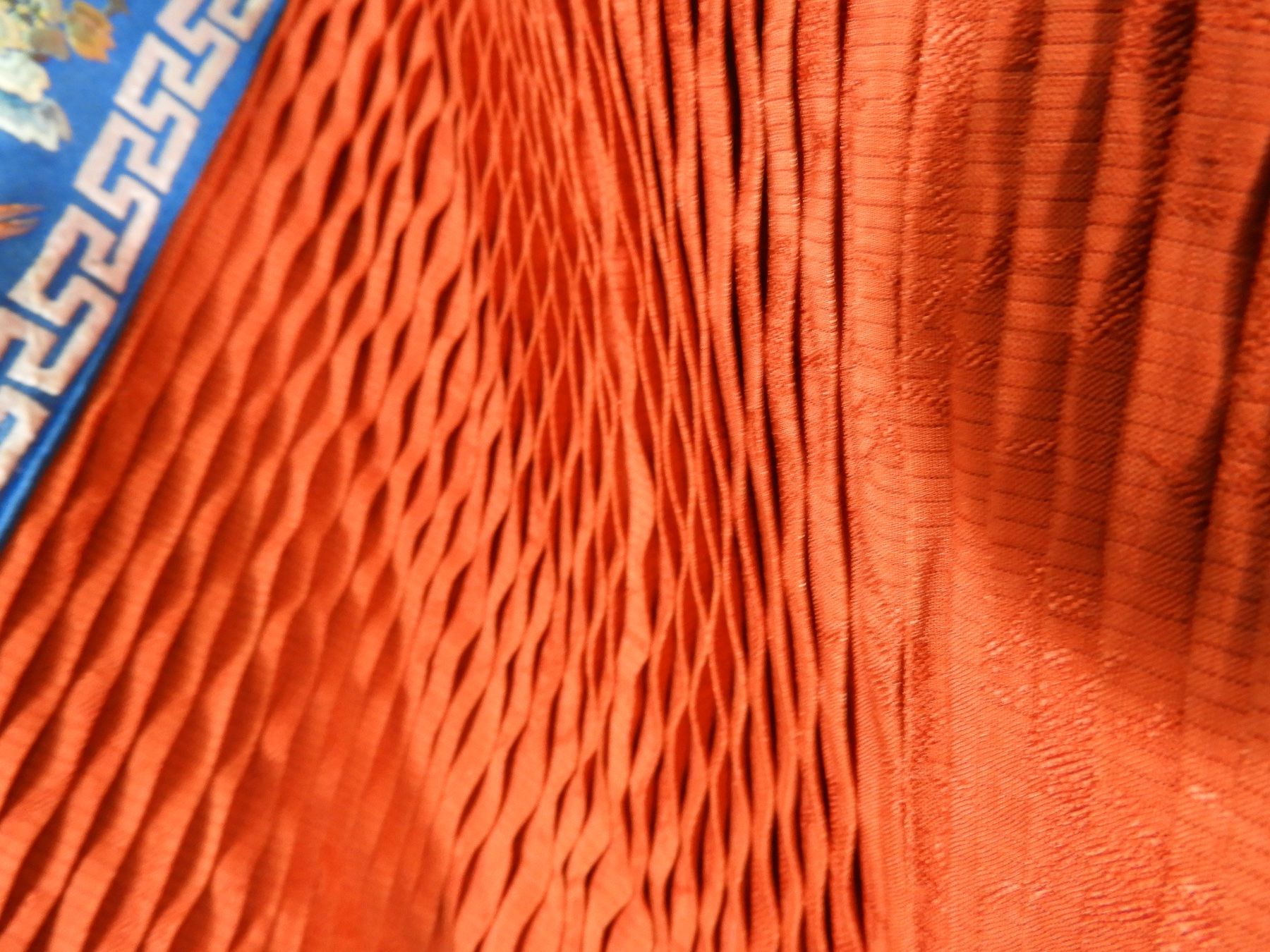 Costumi: China antikes Textil Gewand – Usato da Horw venduto da luzernicus 1