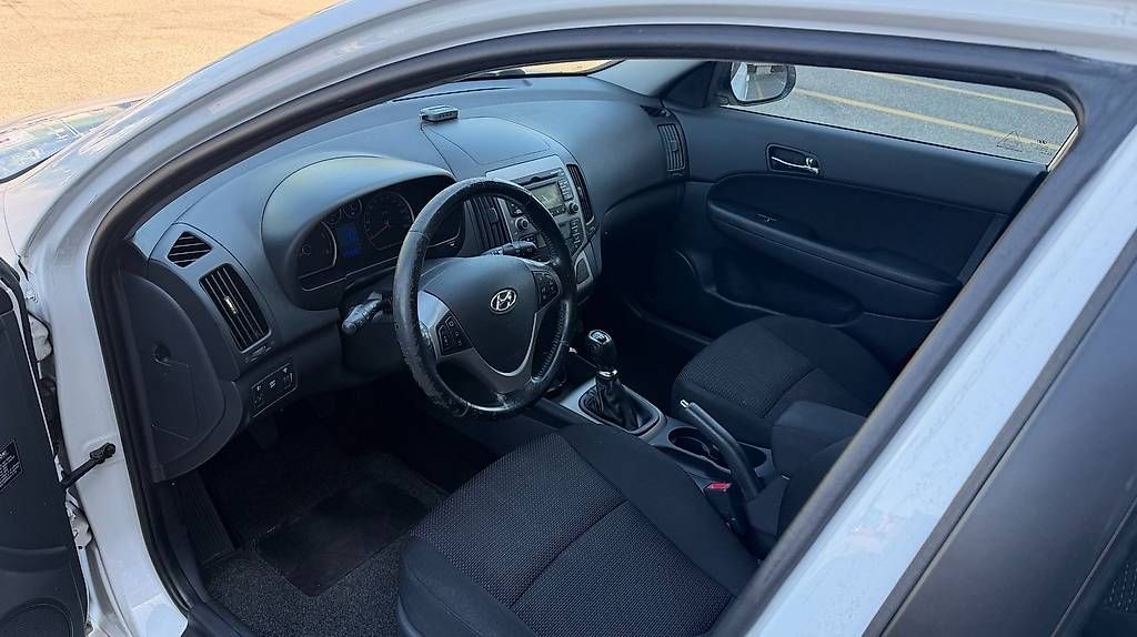 Automobili: Hyundai i30 1.6 CRDI – Usato da Zürich venduto da arm_t7gm 2