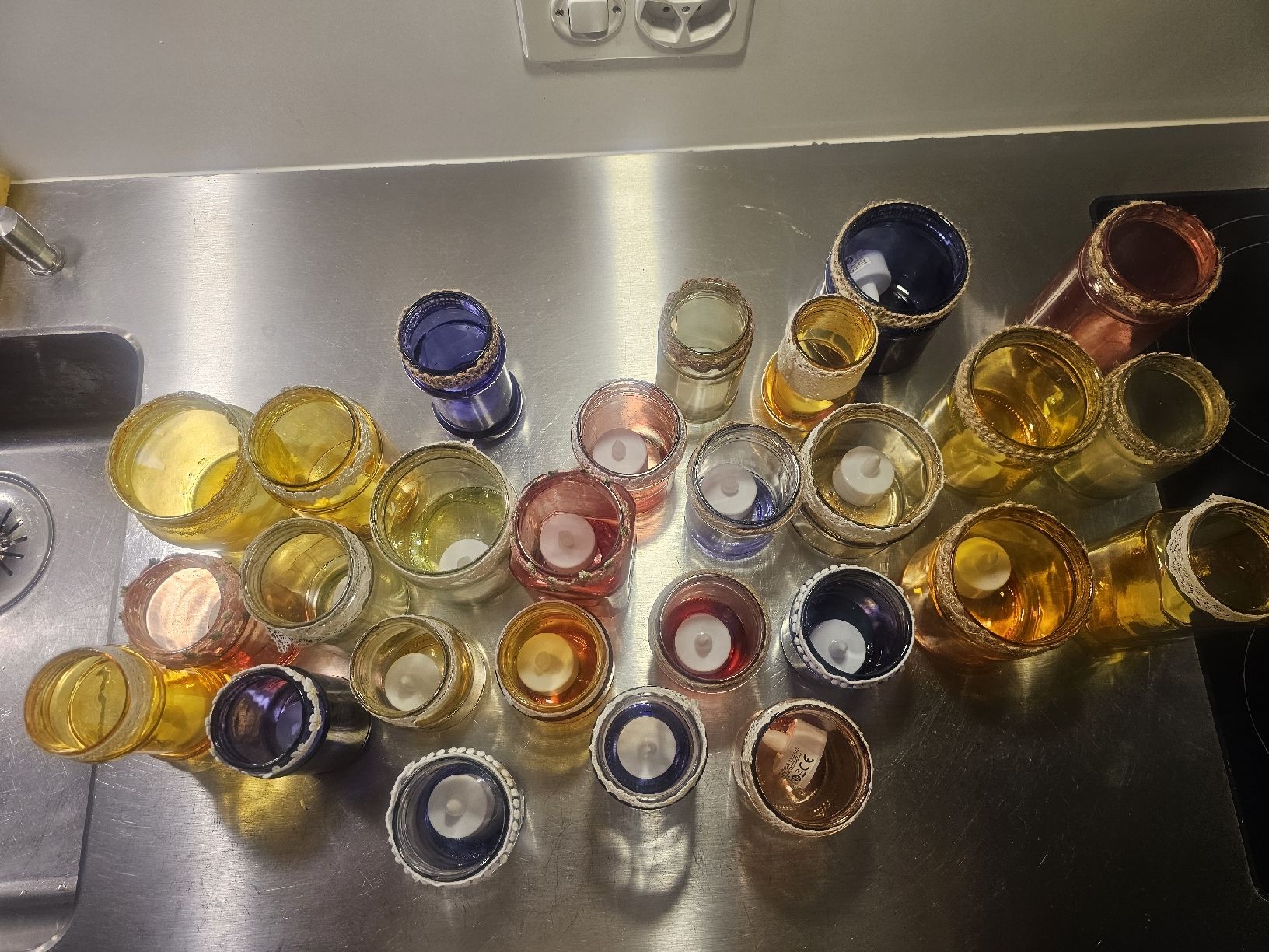 Partylite Tutte le decorazioni: 130 bunte Teelichter Gläser – Usato da Zürich venduto da SelinaA. 2