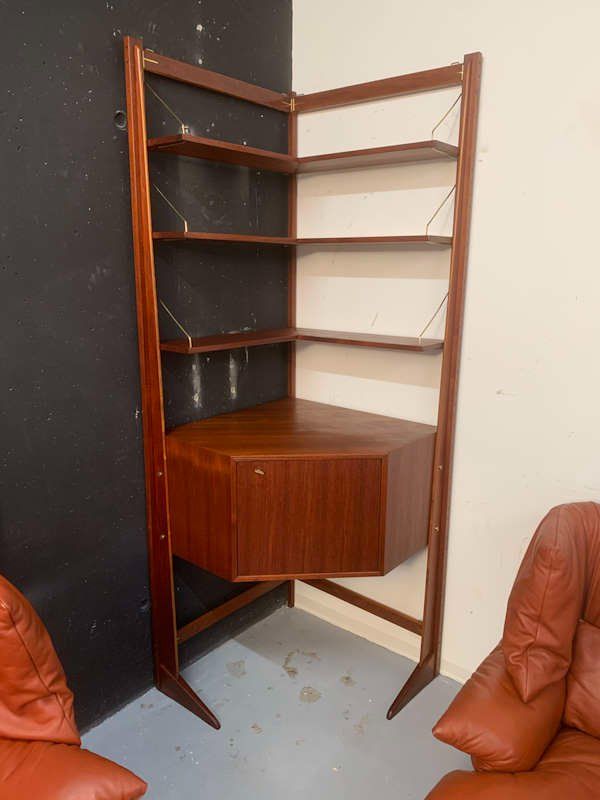 Regale: Mid-Century Eckregal, teak - Denmark 1960er – Gebraucht aus Pregassona von ModernistaCH