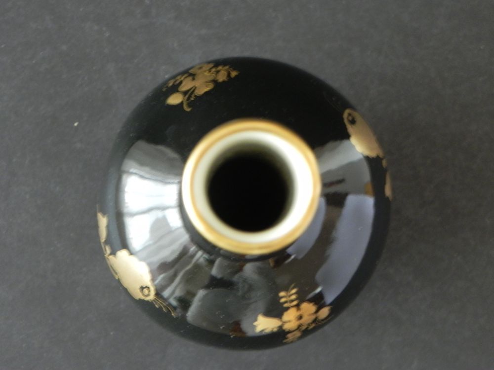 Alte Vase mit goldenem Blumendekor von Langenthal 4