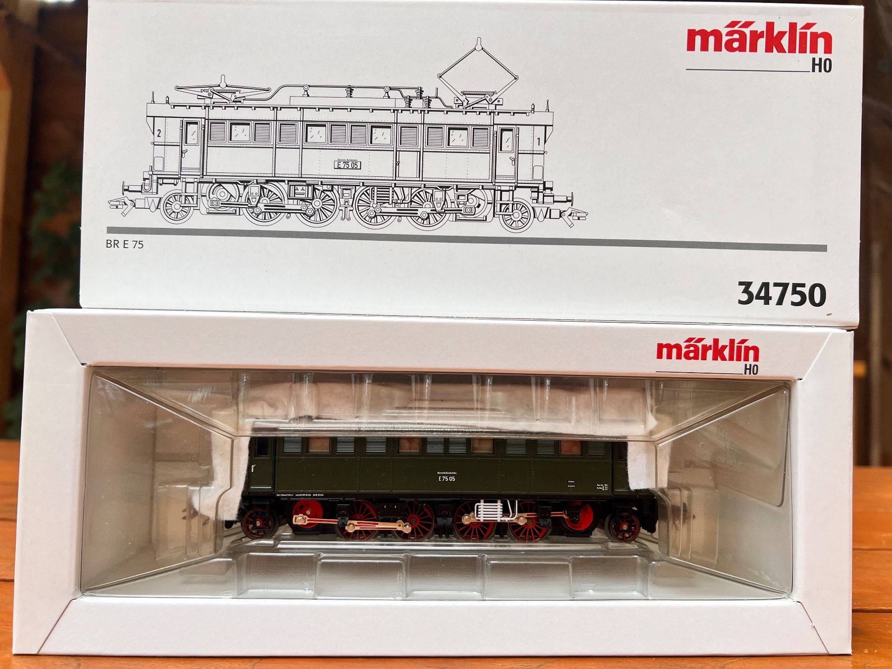 Märklin Modellini di ferrovie: DR BR E 75 Märklin 34750 H0 – Nuovo e nell'imballaggio originale da Gelterkinden venduto da Railroader 1