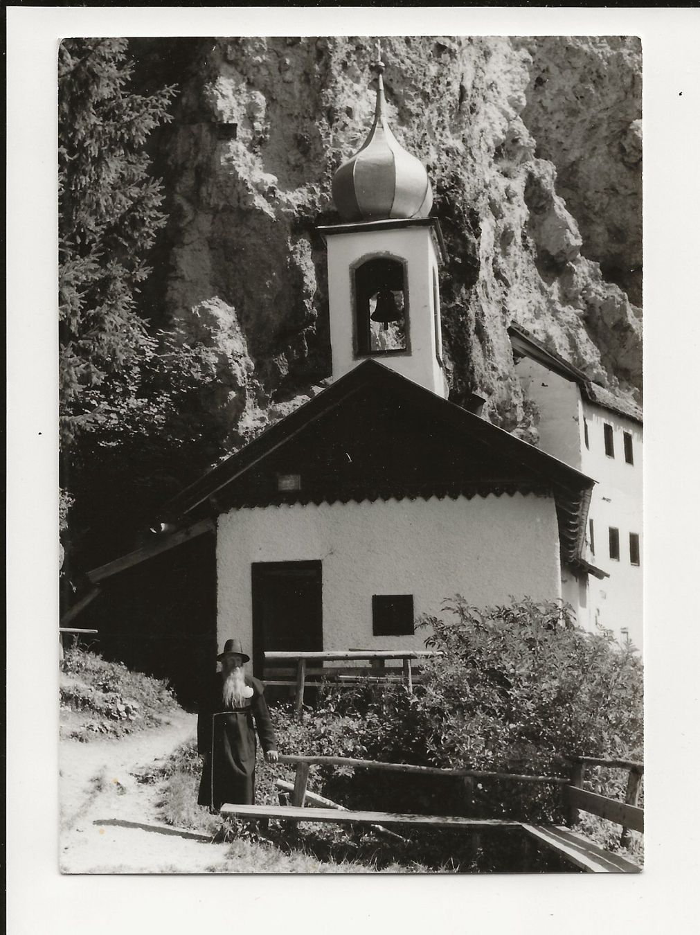 Cartoline postali: AK ca.1960 unbekanntes Bergkirchlein mit Mönch – Usato da Greifensee venduto da 315WDO