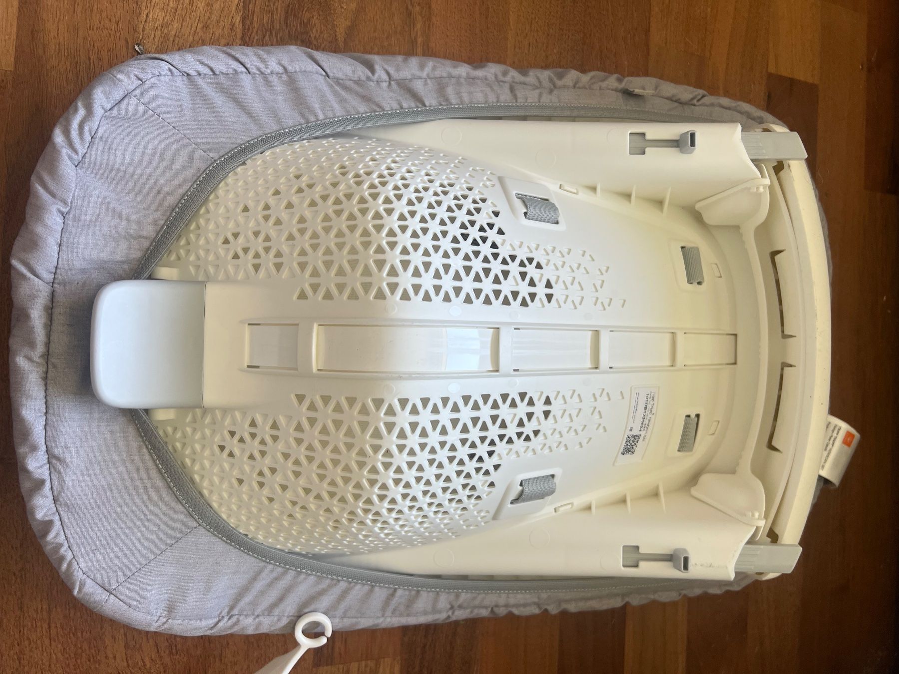 Stokke Chaises hautes: Newborn Set mit Spielzeughalter Light Grey – D'occasion à Jona par Sariksa 2