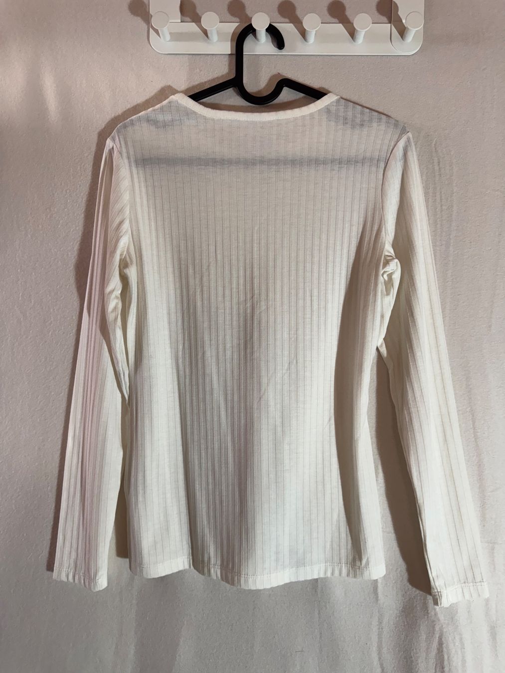 Maglioni & Felpe: Leichter weisser Pullover – Usato da Grosswangen venduto da second_hand_dress 6