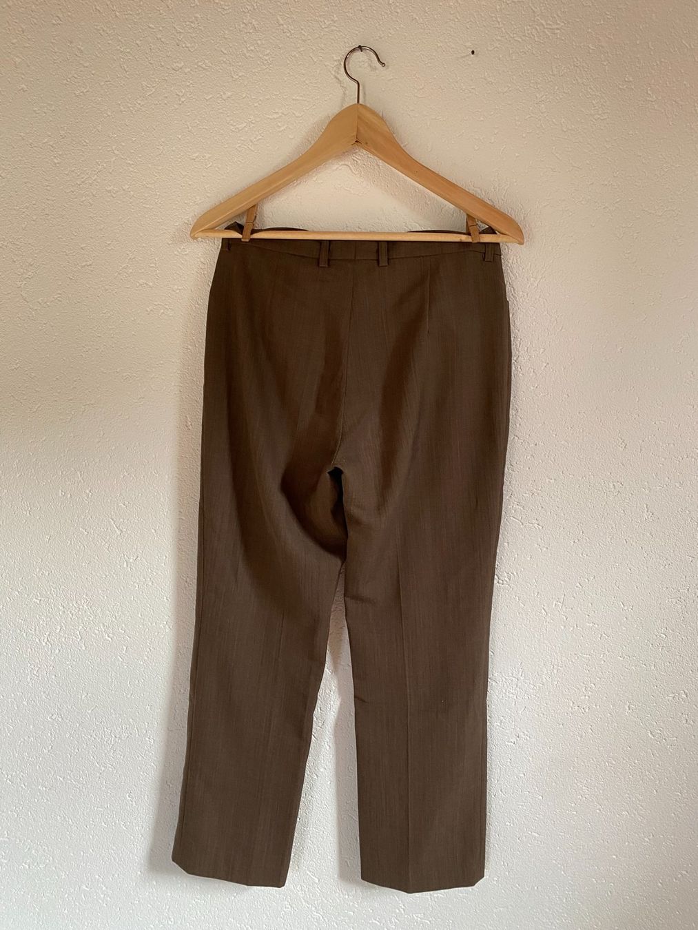 Toni Pantaloni: Pantalon femme brun foncé très élégant – Usato da Delémont venduto da elena_neuhaus 1