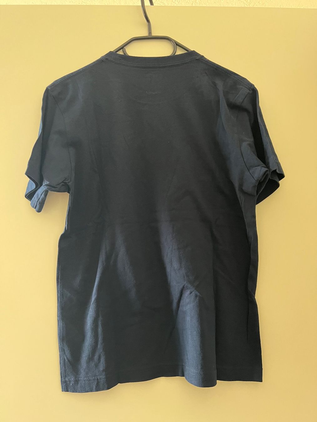 Uniqlo T-shirt: Uniqulo Mickey Mouse T-Shirt – Usato da Widnau venduto da sasabine 2
