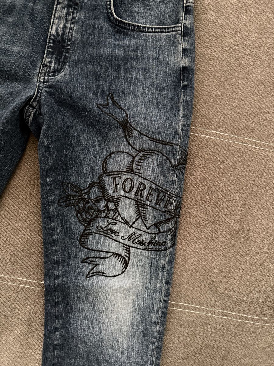 Jeans: Neue Jeans von Moschino Gr.26 – Nuovo e nell'imballaggio originale da Reinach AG venduto da innamac 3