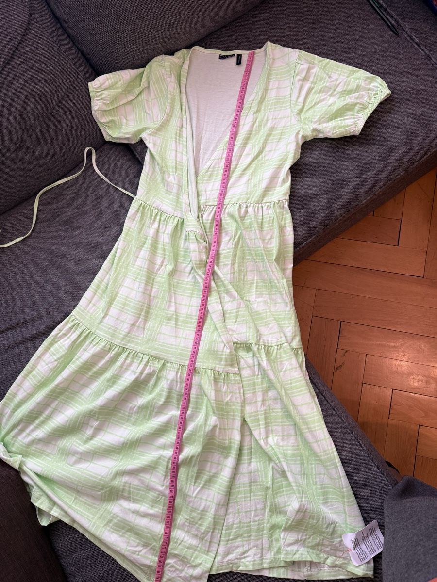 Asos Kleider: Robe portefeuille ASOS – Neu (gemäss Beschreibung) aus Le Locle von tchanatakoua 5