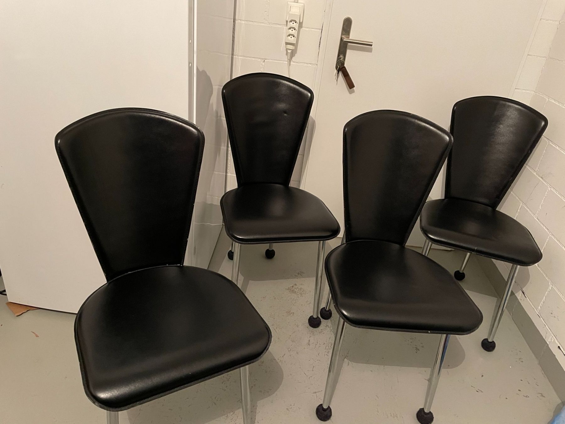 Chaises: 4 Stühle – D'occasion à Wil SG par lovely02