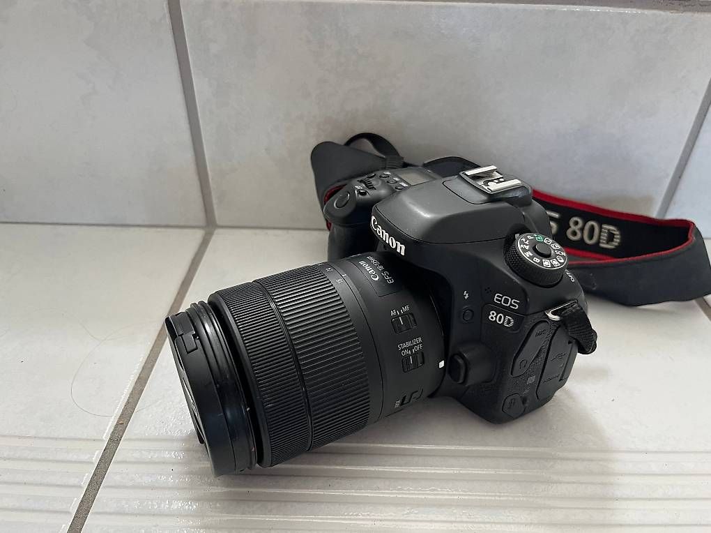 Canon EOS80D avec objectif 18-135 (Gebraucht) in Courroux