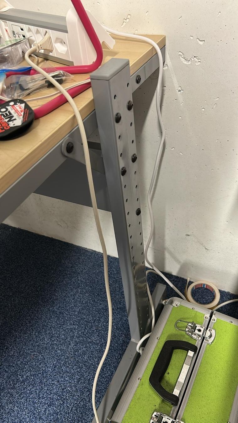 Schreibtische: Schreibtisch – Gebraucht aus Dietlikon von Cam0 1