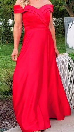 Abendkleid lang rot schulterfrei guter Zustand