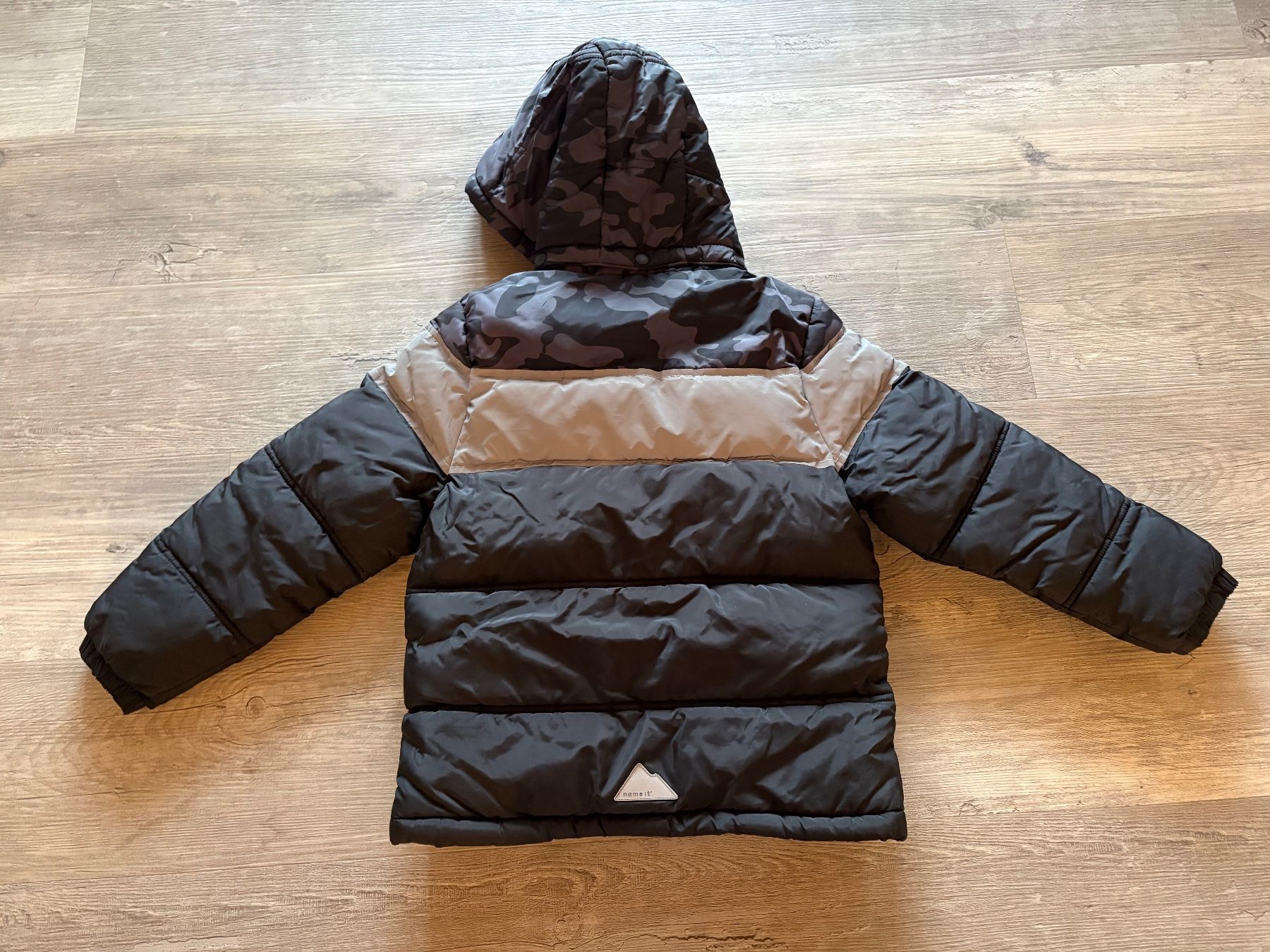 Name It Giacche: Winterjacke name it, schwarz, mit Leuchtstreifen, Grösse 128 – Usato da Pfäffikon ZH venduto da rue78 1