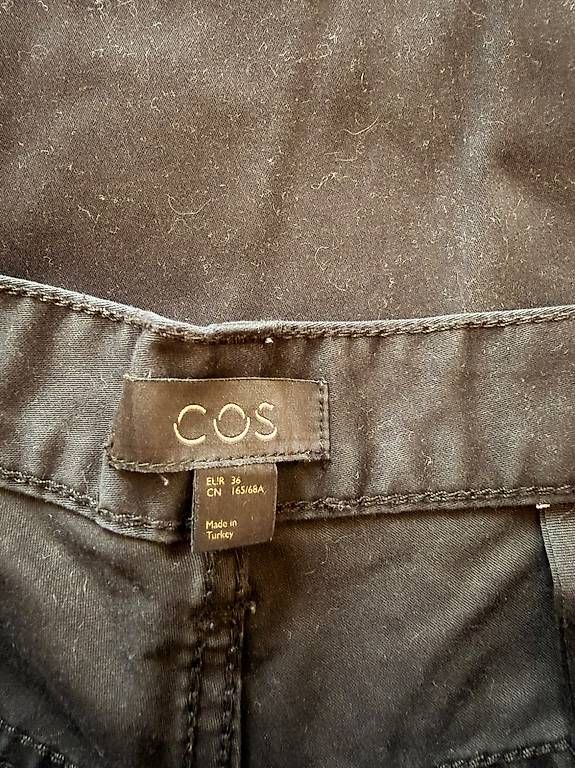 Pantalons: COS Barrel Hose 36 – D'occasion à Basel par yet_7svp 2