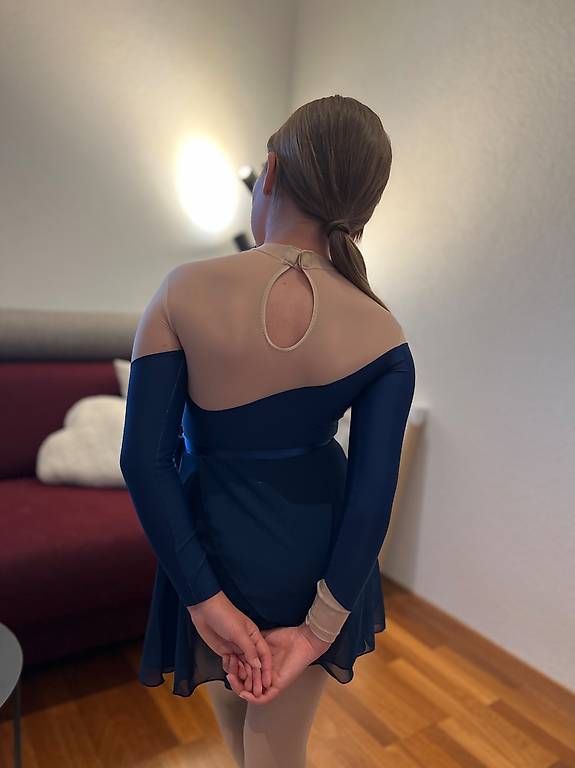 Canottiere & Pantaloni: Kürkleid Eiskunstlauf / Tanz Outfit – Usato da Unterentfelden venduto da jenny-falco 1