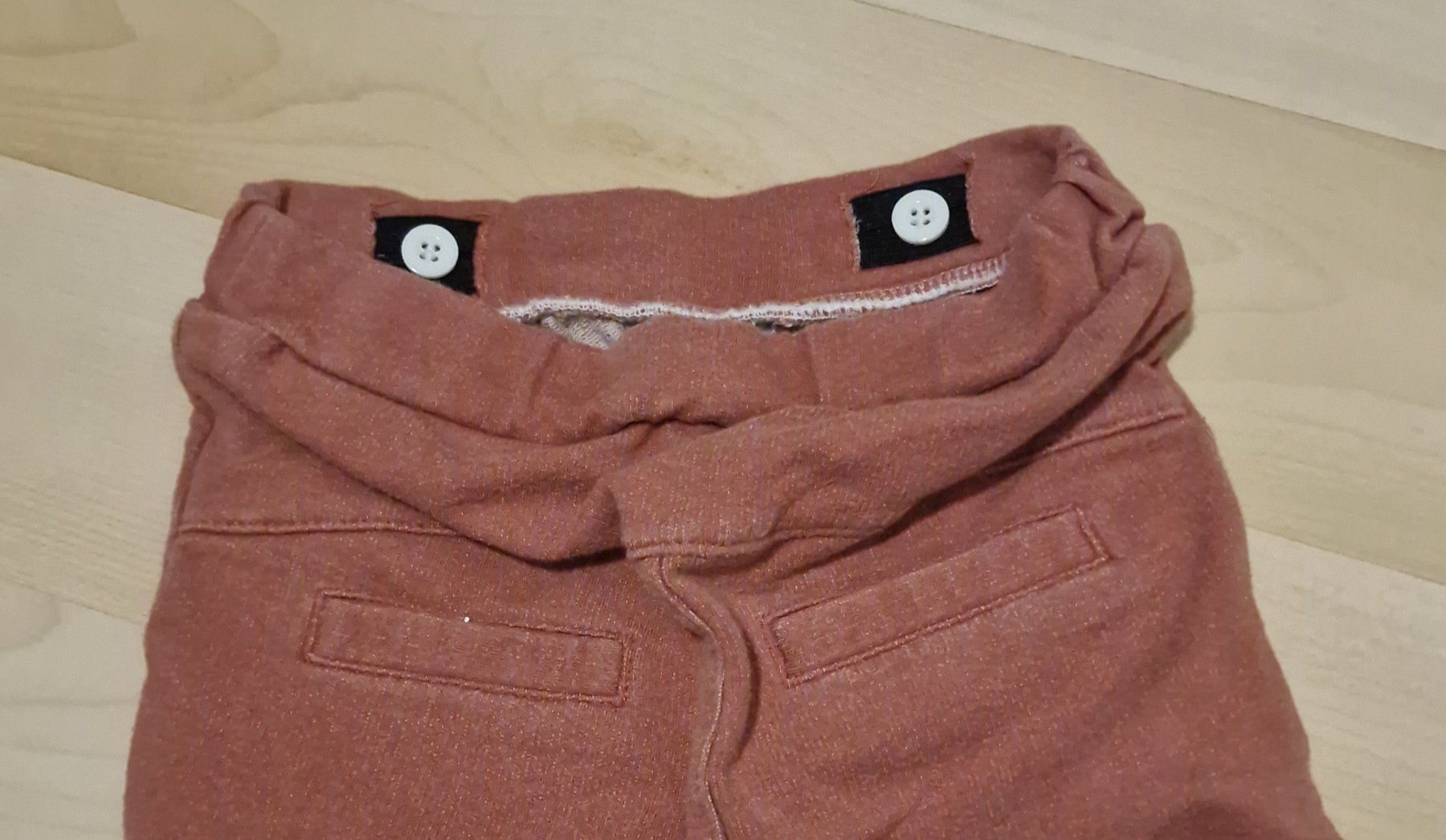Hosen: Hübsche Babystretchhose gr62 – Gebraucht aus Winterthur von Mmondeo 2