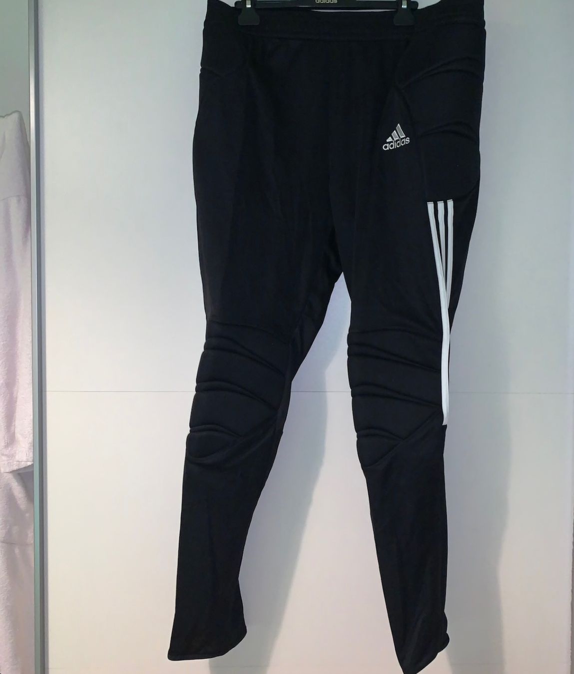 Adidas Pantaloni: adidas Tierro Torwarthose Schwarz Neu – Nuovo (secondo la descrizione) da Kriens venduto da saleworld