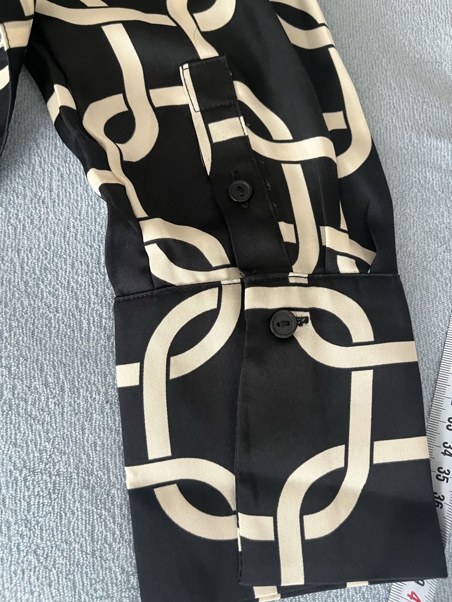 H&M Kleider: Kleid gemustert schwarz-weiss, neuwertig – Neu (gemäss Beschreibung) aus Olten von sae_82z2 7