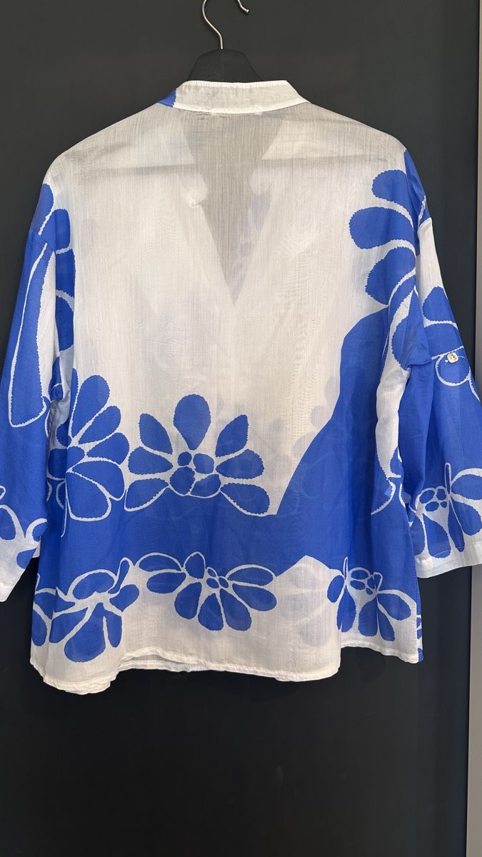 Camicette: Sommerliche Bluse mit blauem Blumenmuster, Grösse One Size – Usato da Neftenbach venduto da panam4 1