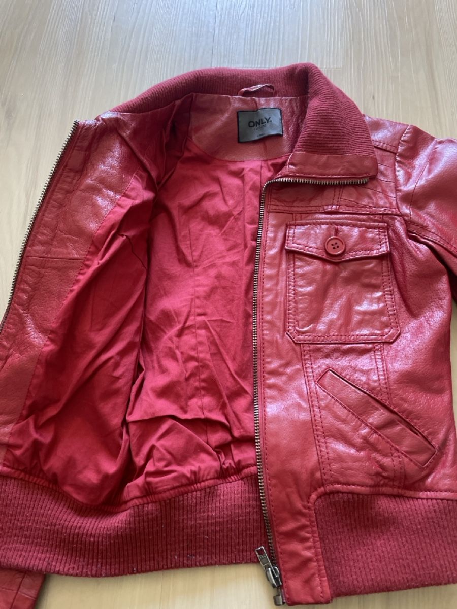 Jacken: Veste en cuir rouge  – Gebraucht aus Prilly von ngu_ccj2 2