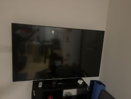 TELEFUNKEN UHD LED TV inkl. TV Halter