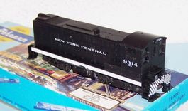 Athearn H0 3706: S-12 Diesel Switcher NYC 9314, Schwungmasse