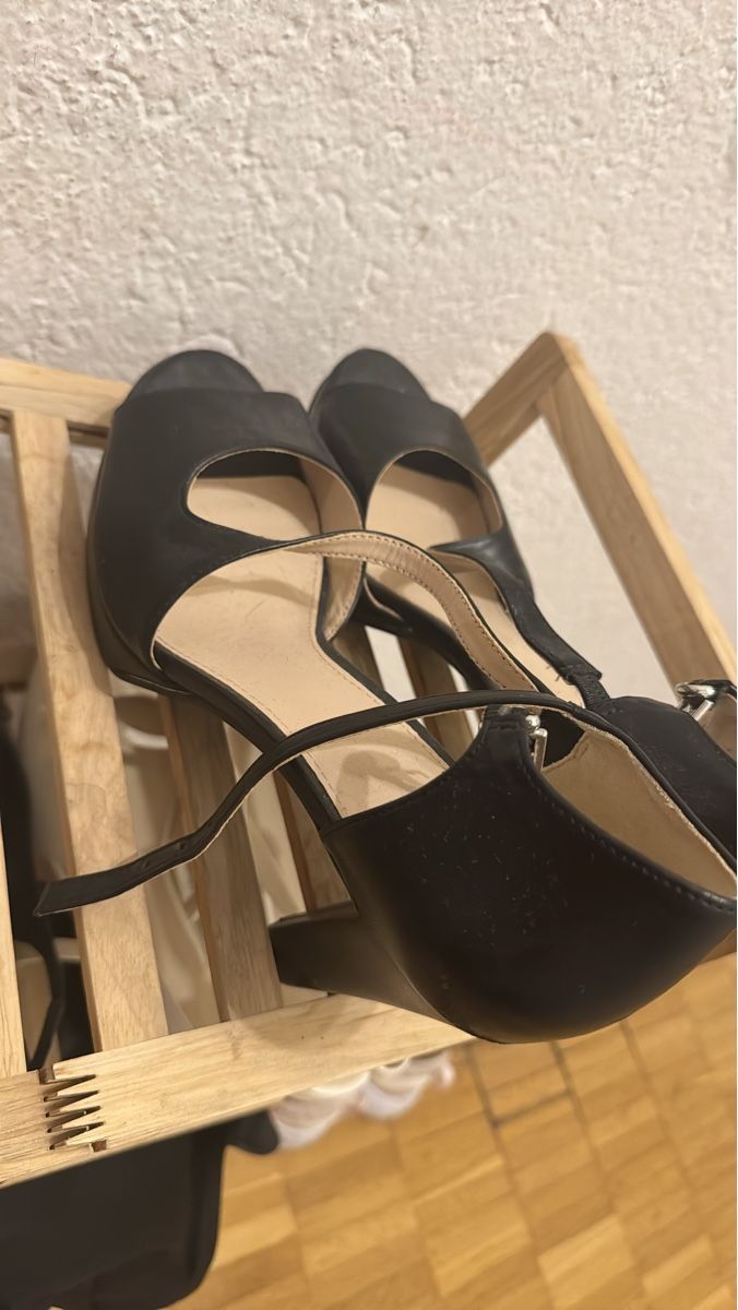 Damenschuhe: Women black heel  – Gebraucht aus Lyss von sandra19613