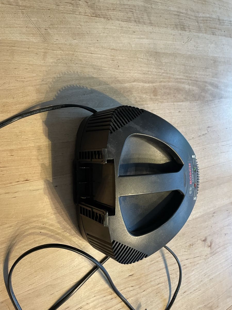 Bosch Caricabatterie: Aufladegerät Bosch 36v Gebraucht! – Usato da Gipf- Oberfrick venduto da T30Zimm 2