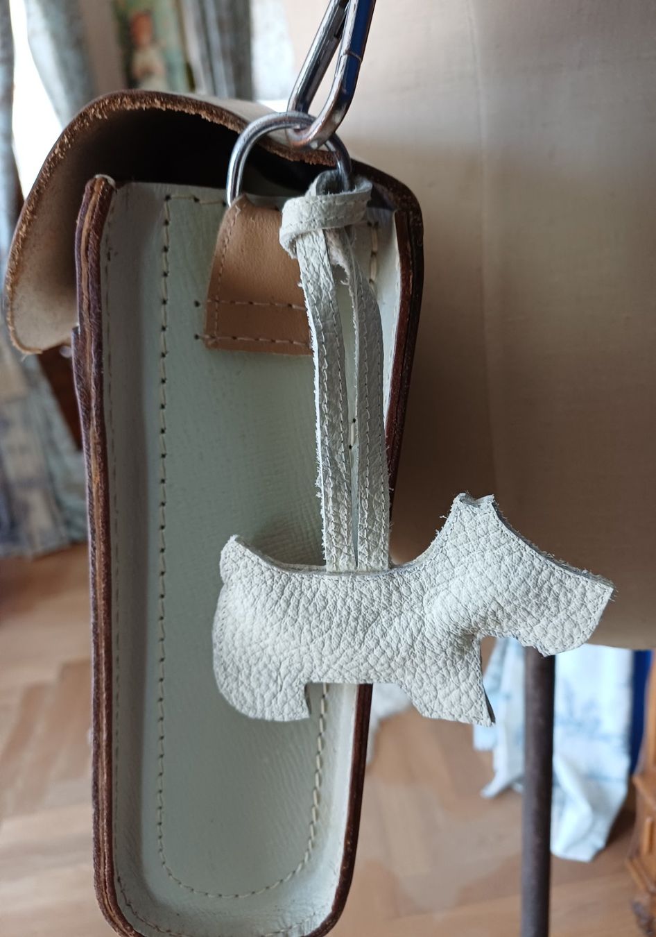 Borse: Upcycling Messenger "alte Kinderschultasche" Leder – Usato da Romanshorn venduto da Hanibal424 3