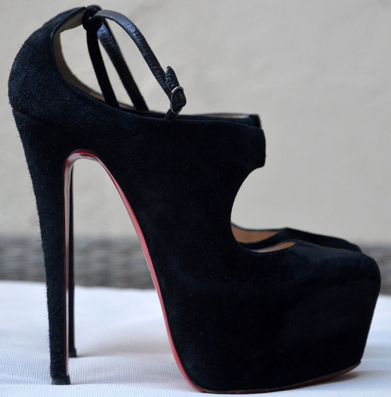 Christian Louboutin Damenschuhe: Christian Louboutin Pumps .37 – Gebraucht aus Collonges von arashee 4