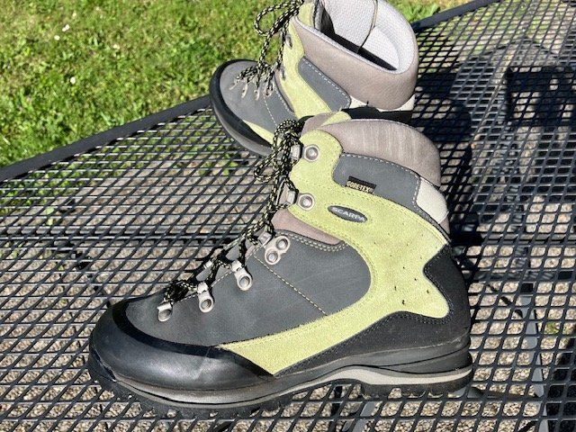 Scarpa Scarpe da donna: Scarpa chaussures montagne 37 1/2 – Usato da Colombier VD venduto da DENYSE01
