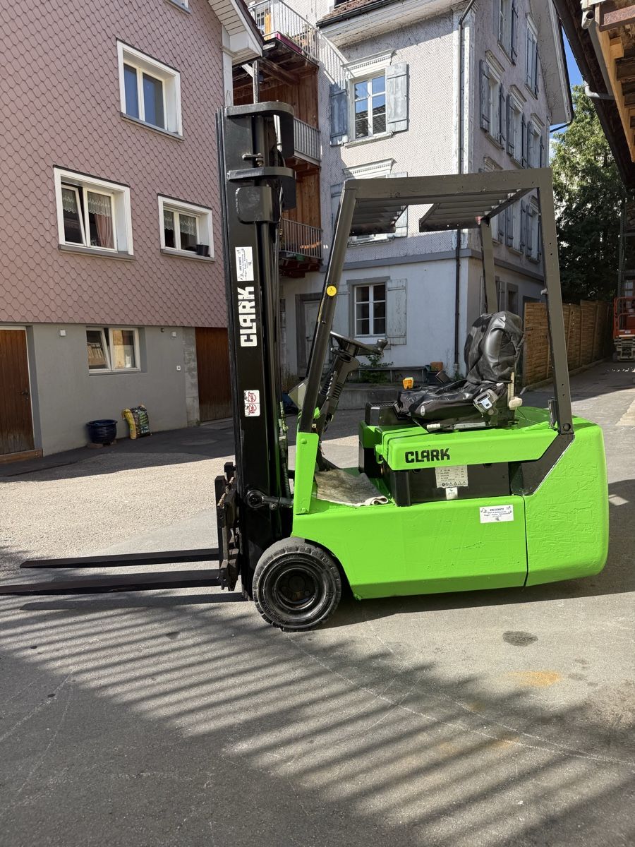 Clark Gabelstapler & Hubwagen: Stapler Gabelstapler 5.56 Meter Hubhöhe  – Gebraucht aus Ebnat-Kappel von Suizo1291 4