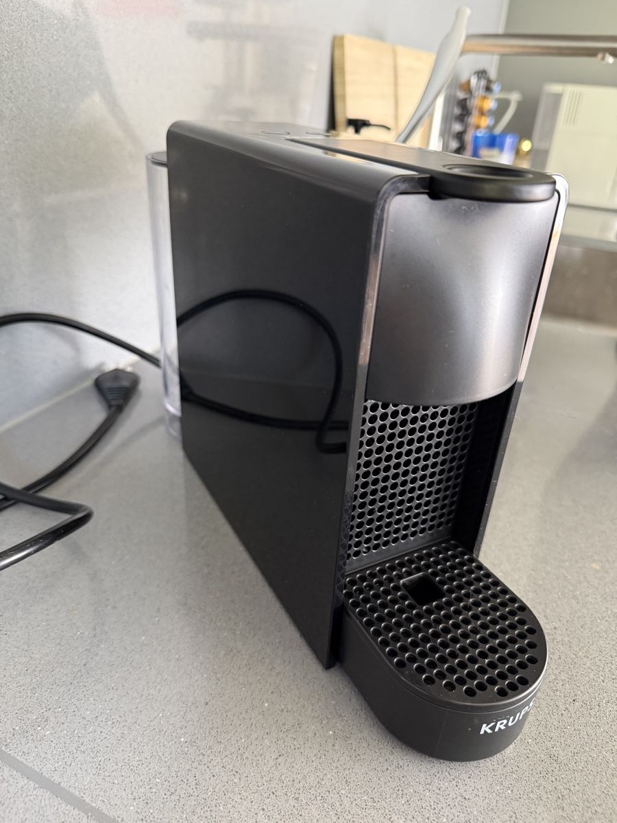 Nespresso Macchine per caffè & Macchine per espresso: Nespresso Krups Essenza Mini – Usato da Brunnen venduto da pel_vk7g 2